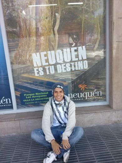 Sign reading «Neuquén is your destination»