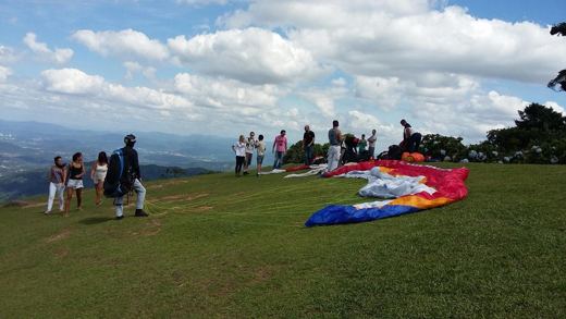 Paragliders at Morro Azul